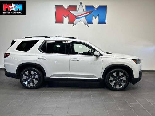 Platinum White Pearl 2026 Honda Pilot Touring 8-Passenger