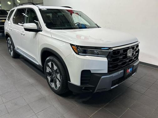 Platinum White Pearl 2026 Honda Pilot Touring 8-Passenger