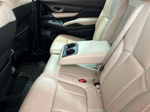 Crystal White Pearl 2019 Subaru Ascent Limited 8-Passenger