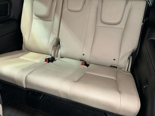 Crystal White Pearl 2019 Subaru Ascent Limited 8-Passenger