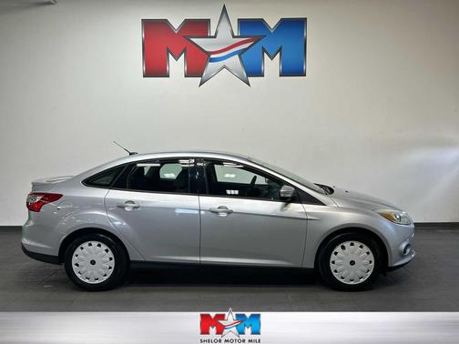 Ingot Silver Metallic 2013 Ford Focus SE