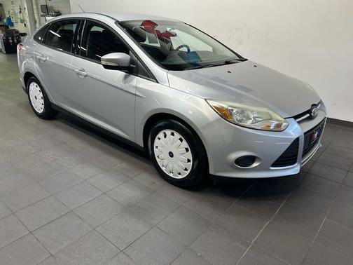 Ingot Silver Metallic 2013 Ford Focus SE