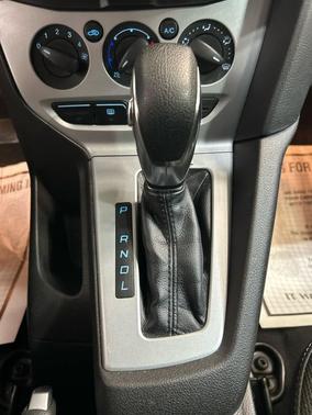 INGOT SILVER METALLIC 2013 Ford Focus SE
