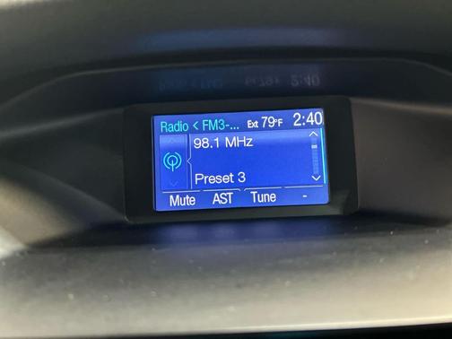 Ingot Silver Metallic 2013 Ford Focus SE