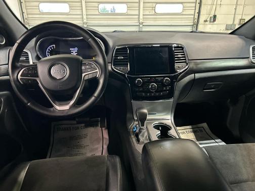 Diamond Black Crystal Pearlcoat 2020 Jeep Grand Cherokee Altitude