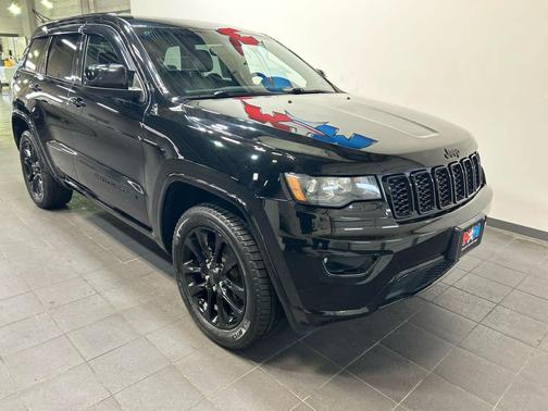 Diamond Black Crystal Pearlcoat 2020 Jeep Grand Cherokee Altitude