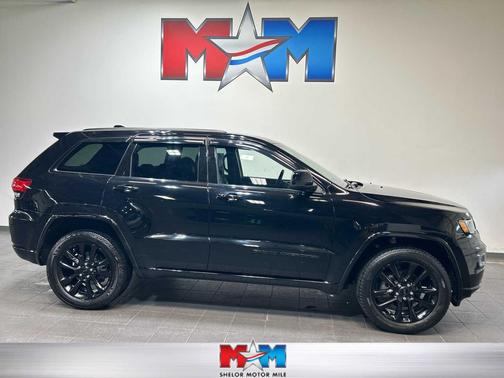Diamond Black Crystal Pearlcoat 2020 Jeep Grand Cherokee Altitude