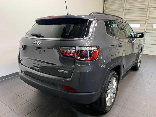 2024 Jeep Compass Latitude Lux