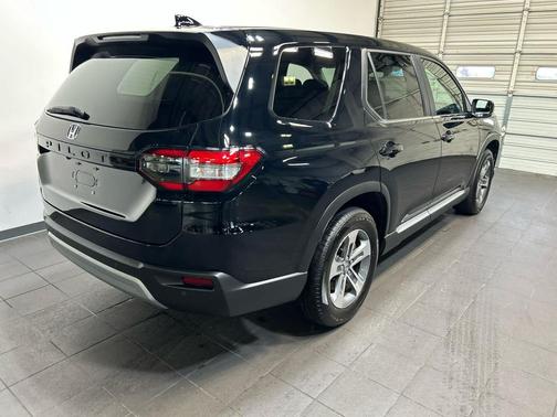 Crystal Black Pearl 2025 Honda Pilot EX-L