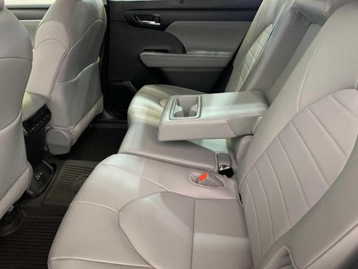 2026 Toyota Highlander Hybrid XLE