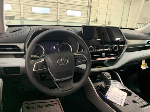 2026 Toyota Highlander Hybrid XLE
