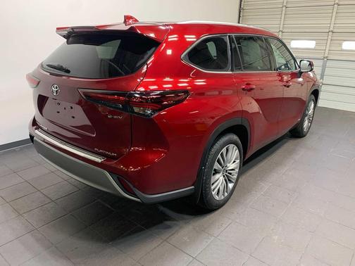 2026 Toyota Highlander Hybrid Platinum
