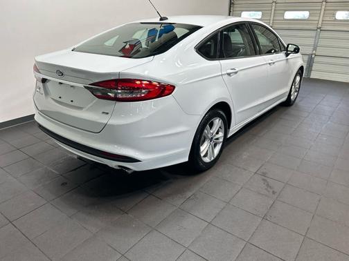 Oxford White 2018 Ford Fusion SE