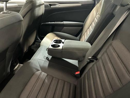 Oxford White 2018 Ford Fusion SE