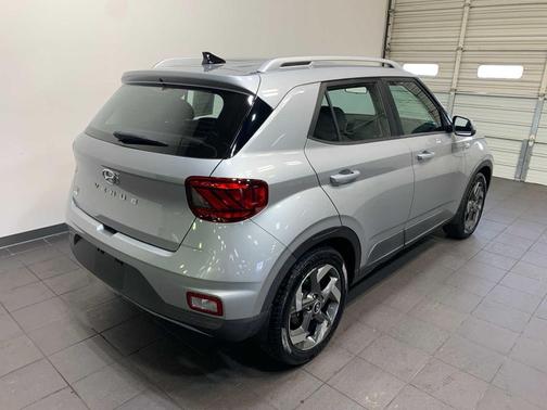 2022 Hyundai VENUE SEL