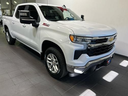 Summit White 2026 Chevrolet Silverado 1500 LT