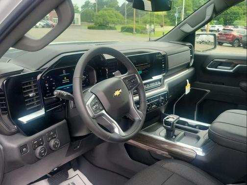 Summit White 2026 Chevrolet Silverado 1500 LT