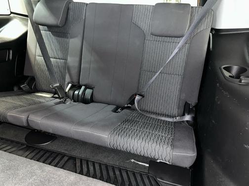 Silver Ice Metallic 2018 Chevrolet Tahoe LS