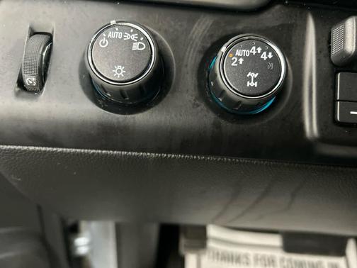 Silver Ice Metallic 2018 Chevrolet Tahoe LS