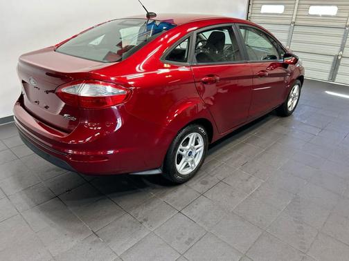 Ruby Red Metallic Tinted Clearcoat 2017 Ford Fiesta SE