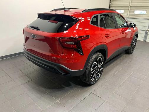 Apex Red 2026 Chevrolet Trax FWD 2RS