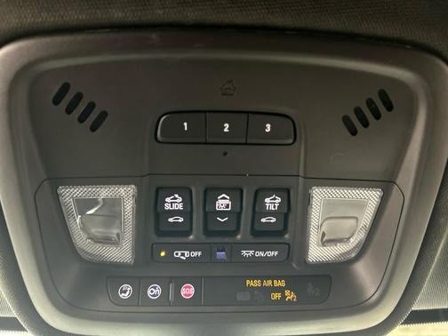 Sterling Gray Metallic 2023 Chevrolet Traverse RS