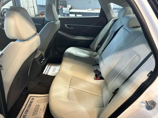 2025 Hyundai SONATA Hybrid SE