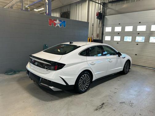 2025 Hyundai SONATA Hybrid SE