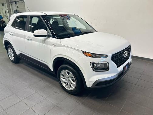 Lunar White 2026 Hyundai VENUE SE