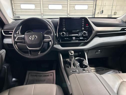 Moon Dust 2022 Toyota Highlander XLE