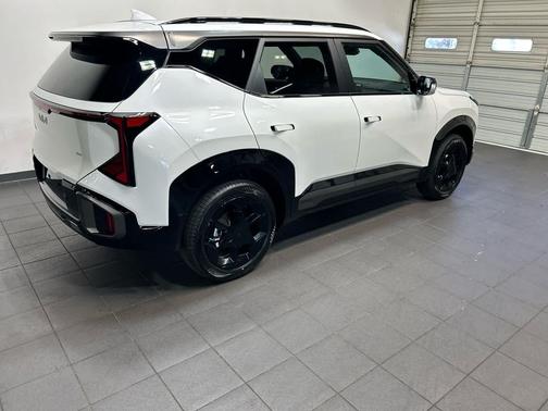 Snow White Pearl 2027 Kia Seltos X-Line S