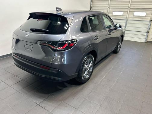 Modern Steel Metallic 2026 Honda HR-V LX