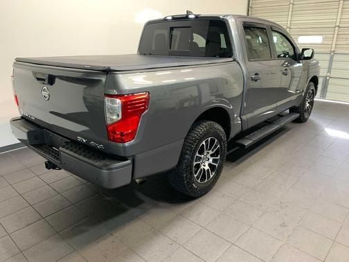 2022 Nissan Titan SV