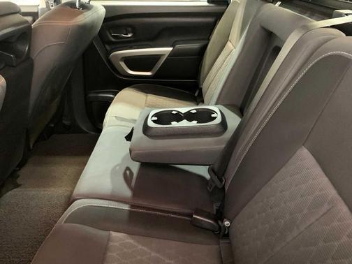 2022 Nissan Titan SV