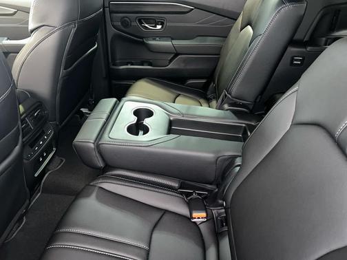 Platinum White Pearl 2026 Honda Pilot Touring 8-Passenger