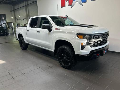 Summit White 2026 Chevrolet Silverado 1500 Custom Trail Boss