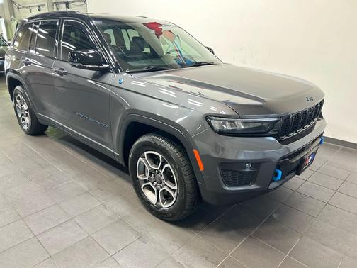 Baltic Gray Metallic Clearcoat 2023 Jeep Grand Cherokee 4xe Trailhawk