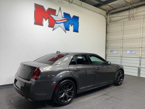 2022 Chrysler 300 Touring