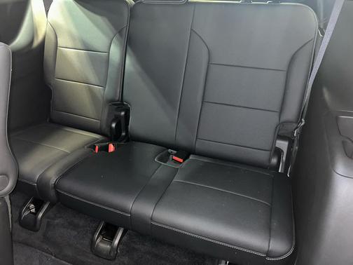 Radiant Red Tintcoat 2025 Chevrolet Traverse LT