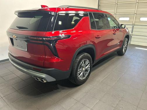 Radiant Red Tintcoat 2025 Chevrolet Traverse LT