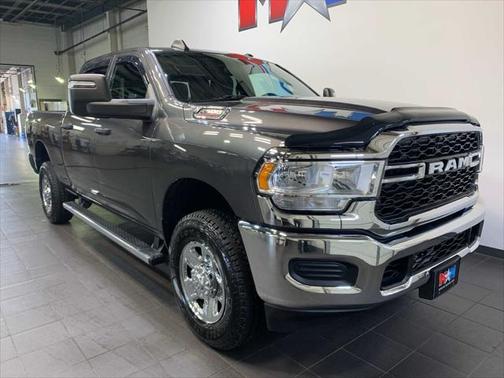 2023 RAM 2500 Tradesman Crew Cab 4x4 6'4' Box