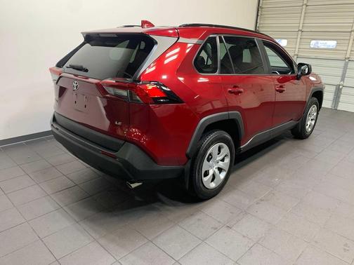 2020 Toyota RAV4 LE
