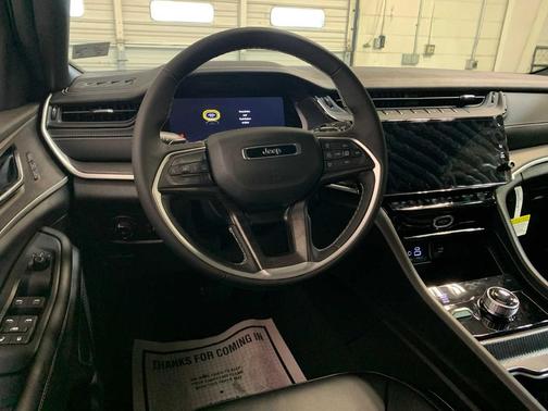 Bright White Clearcoat 2026 Jeep Grand Cherokee Limited