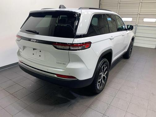 Bright White Clearcoat 2026 Jeep Grand Cherokee Limited