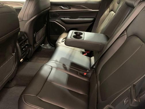 Bright White Clearcoat 2026 Jeep Grand Cherokee Limited