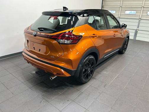 Monarch Orange Metallic/Super Black 2023 Nissan Kicks SR