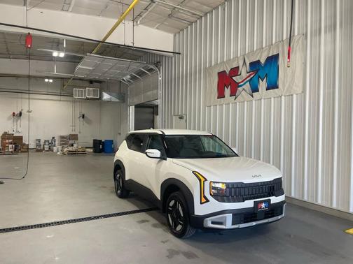 Snow White Pearl 2027 Kia Seltos LX