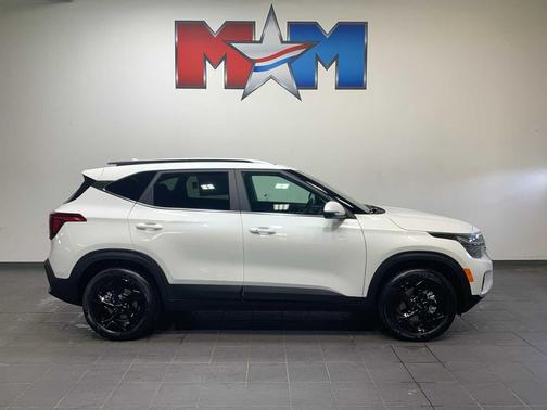 Snow White Pearl 2026 Kia Seltos EX