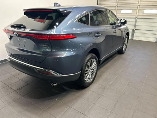 Coastal Gray Metallic 2021 Toyota Venza Limited
