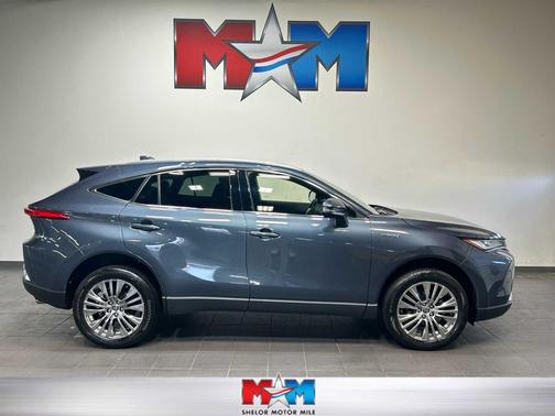 Coastal Gray Metallic 2021 Toyota Venza Limited